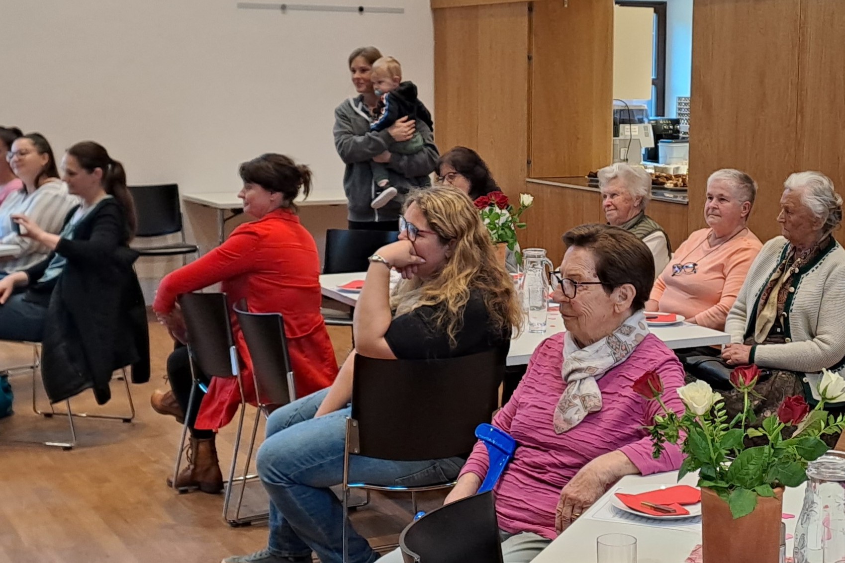 Muttertag voller Begegnungen / Kindergarten Gamlitz Begegnungsnachmittag im Mai