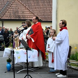 Vikar Gerhard Hatzmann und sein liturgisches Team